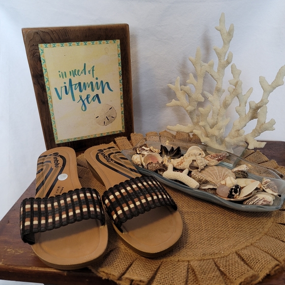 Ladies sandals - Picture 1 of 3